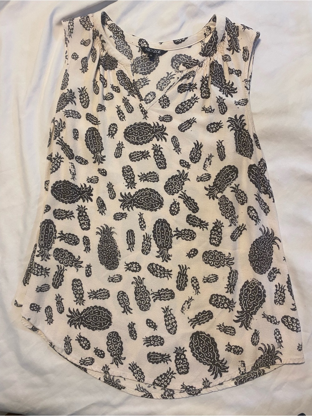 Nic+Zoe Pineapple Print Black and Cream Sleeveless Camisole Beach Chic
